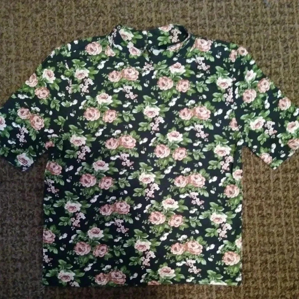 Floral t shirt crop small keyhole